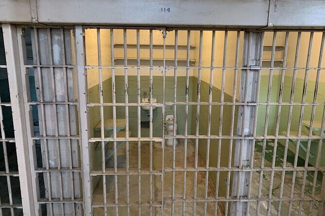 Alcatraz Inside Access Ferry and Audio Tour with Night Option - What about the group size and crowd reality?
