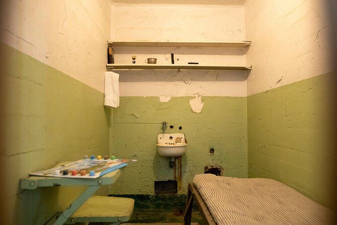 Combo Tour: Alcatraz Island and San Francisco Grand City Tour - Neighborhood Passes: Castro, Financial District, Chinatown, and North Beach