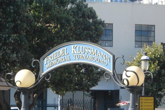 Fisherman's Wharf Self-Guided Walking Tour and Hunt - Washington Square, North Beach pool, and the Pier 39 finish