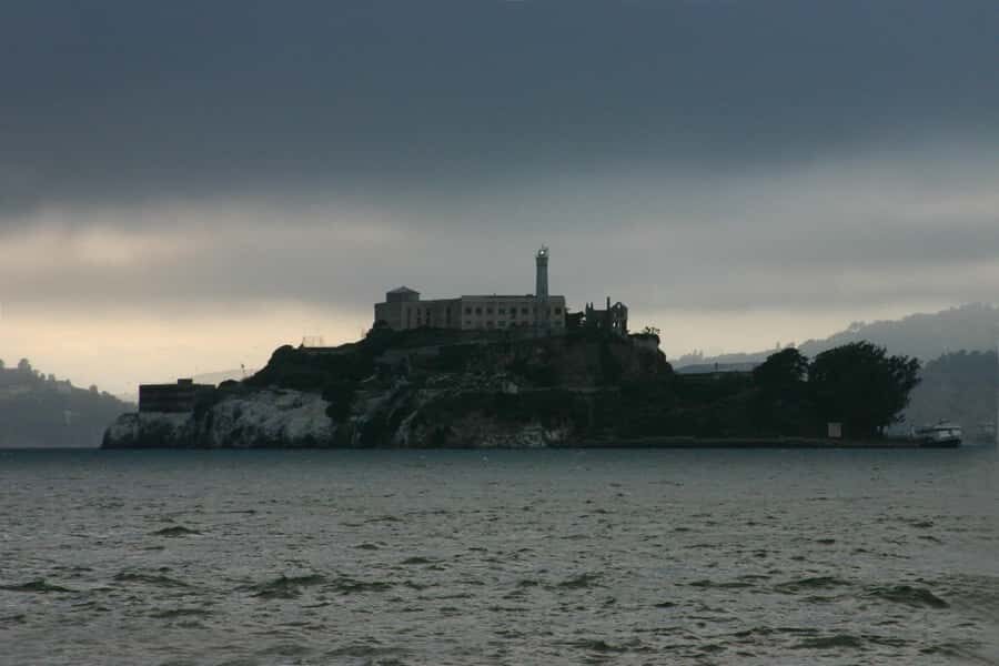San Francisco: Alcatraz Jailhouse Night Tour - Night on Alcatraz: what changes after dark