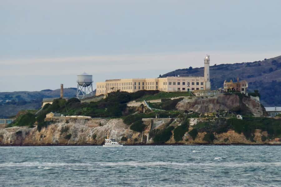San Francisco: Alcatraz Jailhouse Night Tour - Why escape failed: cold water, strong currents, and the lesson you feel