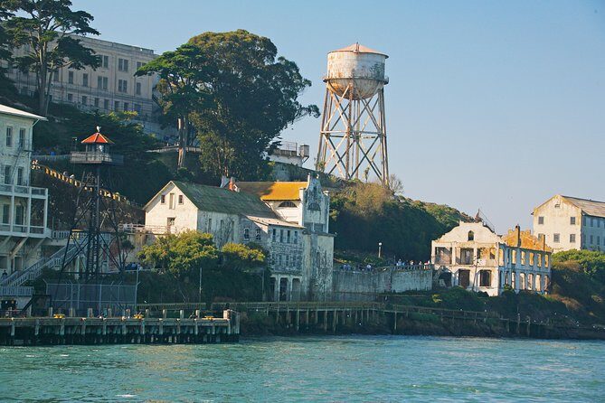 San Francisco Bridge-to-Bridge Cruise (90 Minutes) - Alcatraz and the bay’s mood: a quiet highlight in the middle