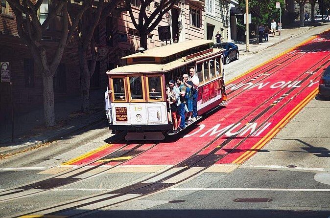 San Francisco: Cable Car Audio Tour with Entrance Ticket - Cable Car Museum and North Beach: a calmer break before the Wharf