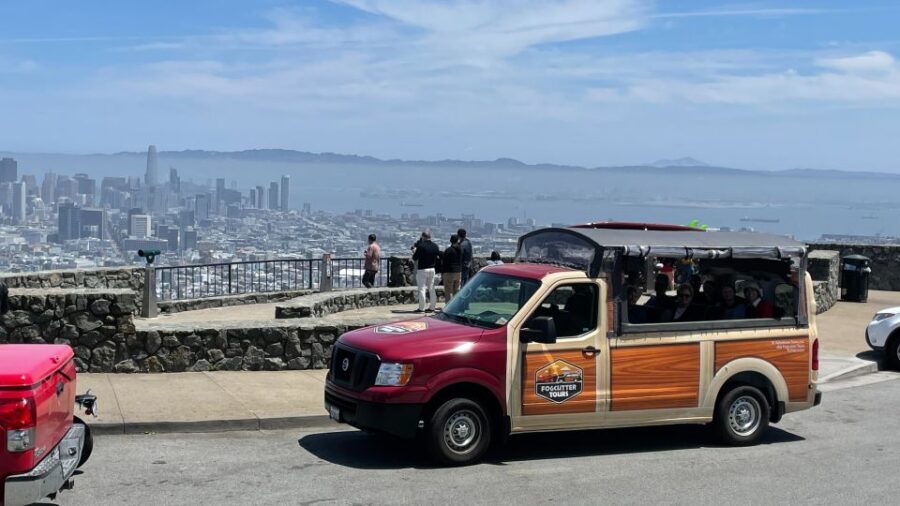 San Francisco: City Highlights Tour with Alcatraz Ferry - Twin Peaks and the wind: how to handle the open air