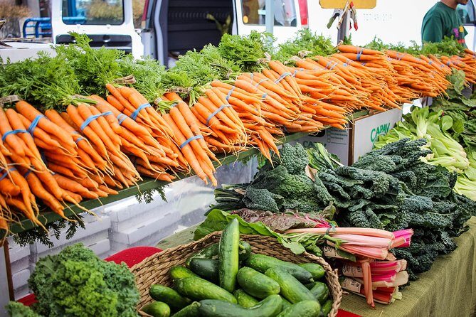 San Francisco Food Tour: Ferry Building and Ferry Plaza Farmers Market - How the small group changes the experience