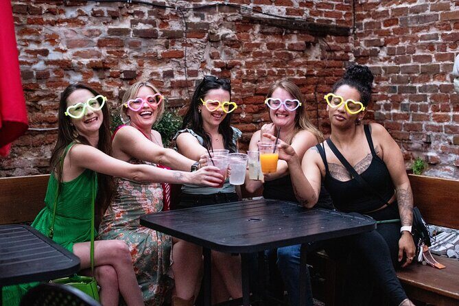 San Francisco: Ghosts, Boos and Booze Haunted Pub Crawl - Meeting by the High Horse Saloon, right when the city goes dark