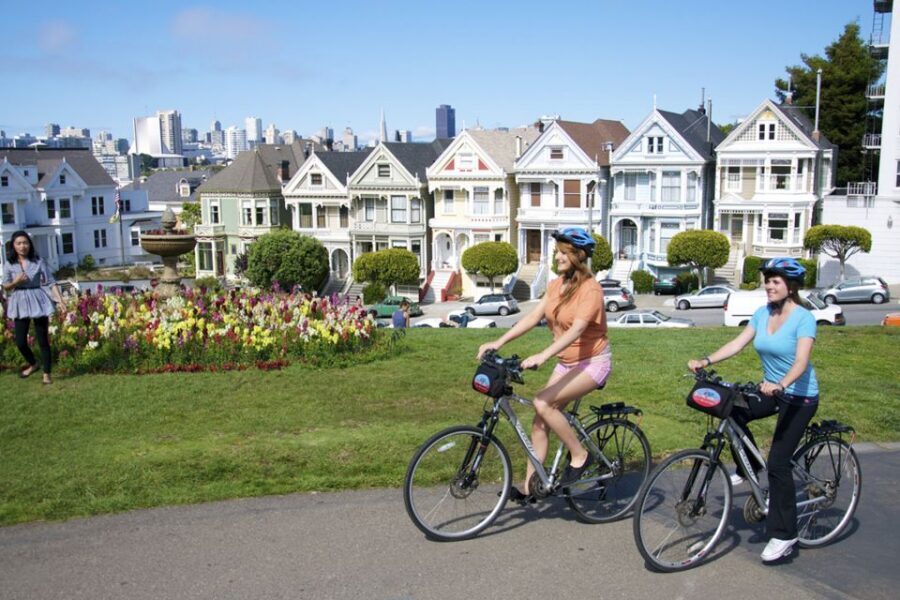 San Francisco: Go City Explorer Pass with 2-5 Attractions - Aquarium of the Bay: glass tunnels and touch pools