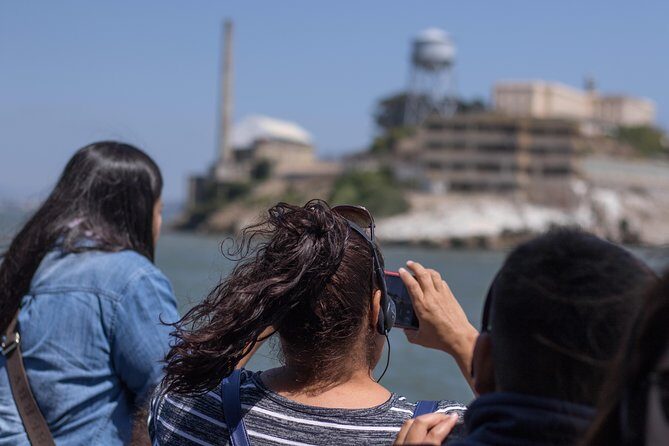San Francisco: Golden Gate Bay Cruise (60 Minutes) - The Photo Moment: Cruising Directly Under the Golden Gate