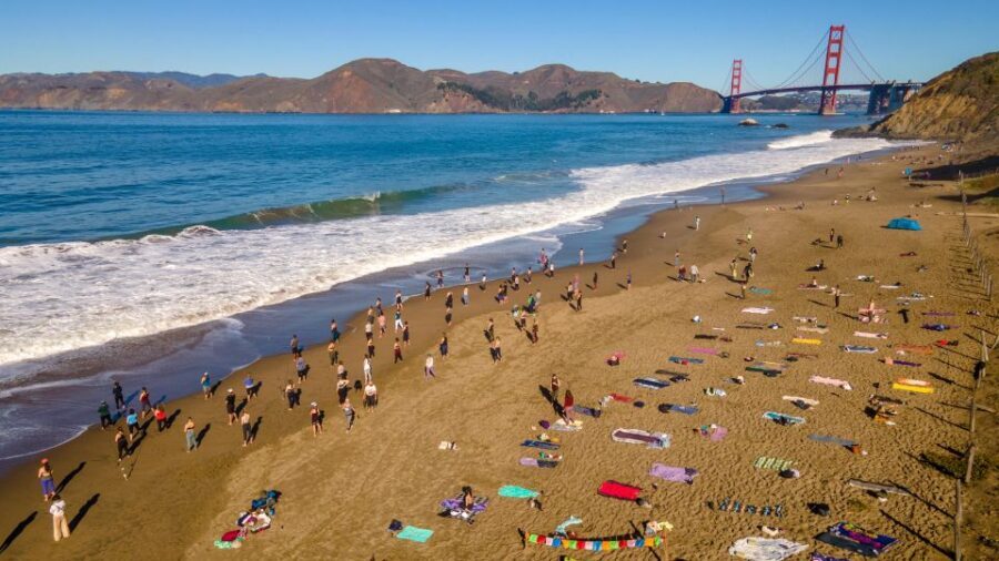 San Francisco: Silent Disco Yoga at Baker Beach - The flow and the dance break: playful, not chaotic