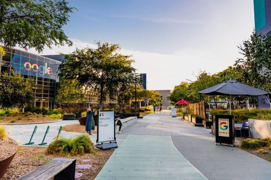 San Francisco: Silicon Valley Private Tour with Hotel Pickup - Apple Park Visitor Center and the Apple Garage finale