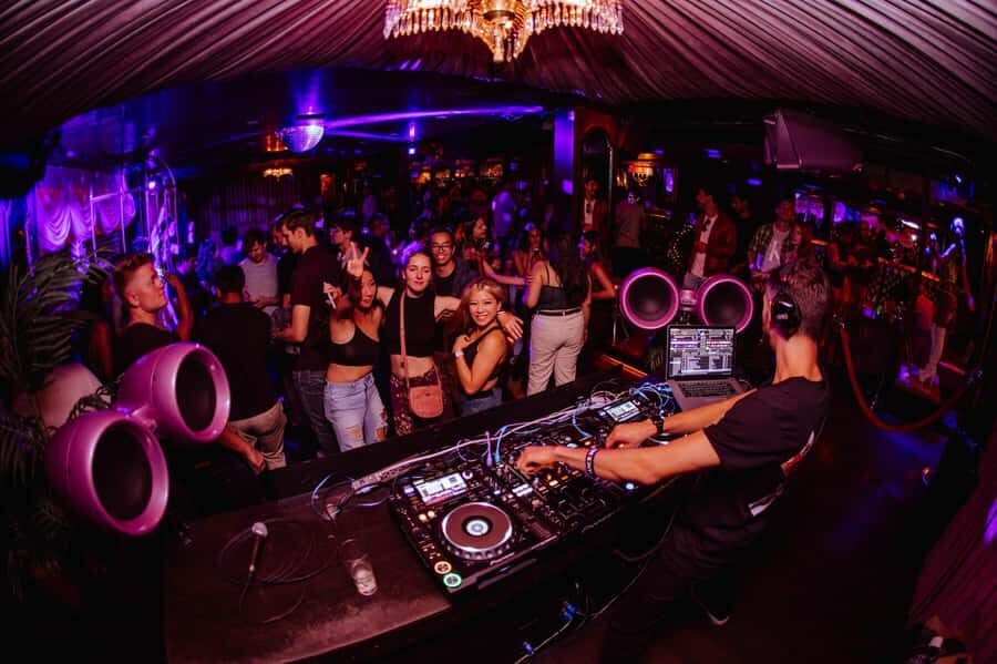 SF Pub Crawl and Clubbing Experience - How the 3.5-hour flow works: 4 stops, deals, and one club finale